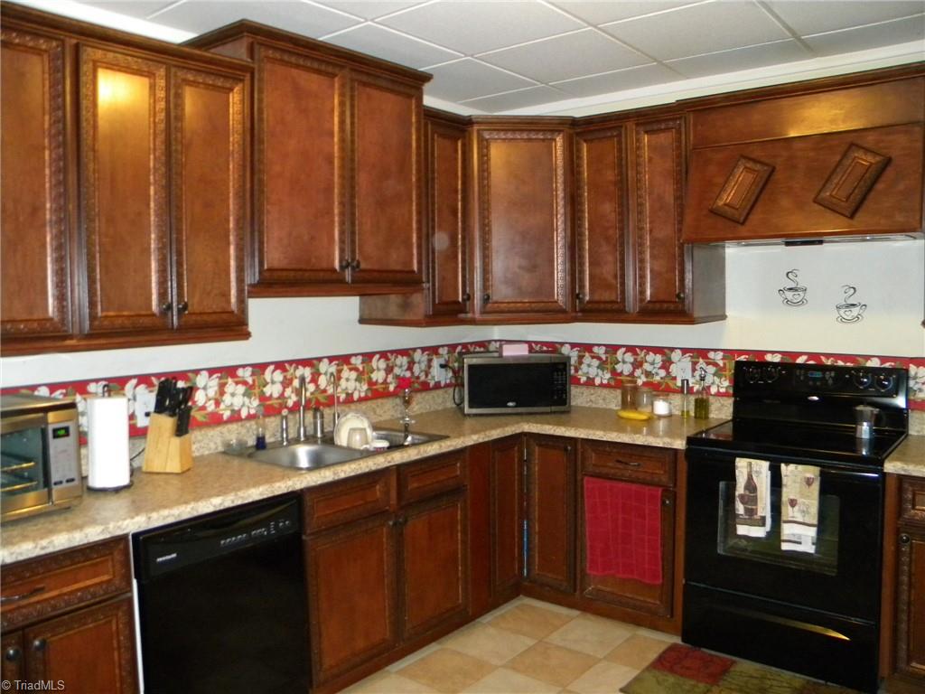 9137 County Line Road Kernersville, NC 27284 - Photo 20 of 28 Lower level kitchen offers cabinets galore