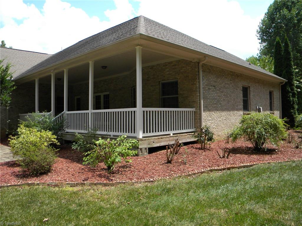 9137 County Line Road Kernersville, NC 27284 - Photo 2 of 28 Main level back entrance