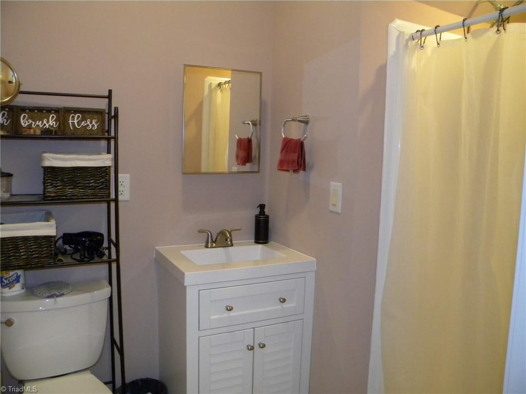 9137 County Line Road Kernersville, NC 27284 - Photo 25 of 28 Lower level bathroom