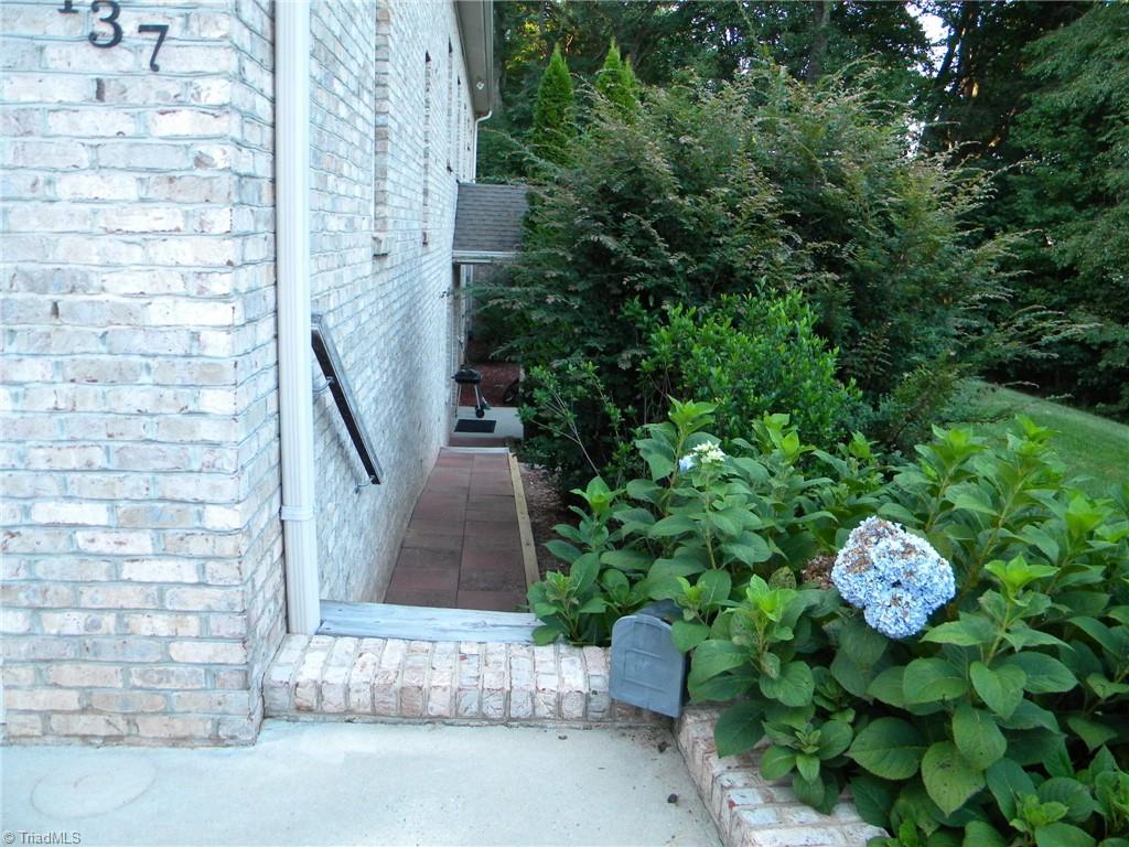 9137 County Line Road Kernersville, NC 27284 - Photo 6 of 28 Lower level private entrance