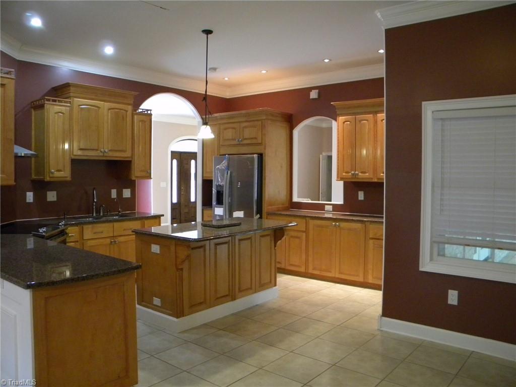 9137 County Line Road Kernersville, NC 27284 - Photo 9 of 28 Main level Chef's kitchen