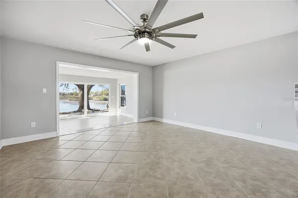 $260,000 | 11586 West Bayshore Drive, Unit 14, Crystal River, FL 34429