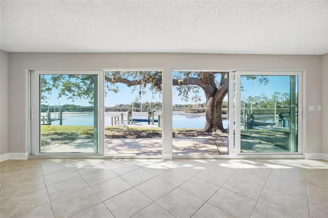 $260,000 | 11586 West Bayshore Drive, Unit 14, Crystal River, FL 34429