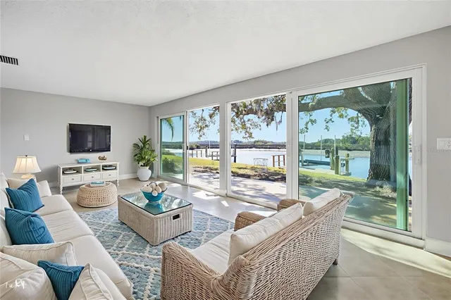 $260,000 | 11586 West Bayshore Drive, Unit 14, Crystal River, FL 34429