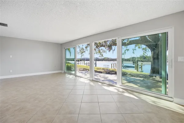 $260,000 | 11586 West Bayshore Drive, Unit 14, Crystal River, FL 34429