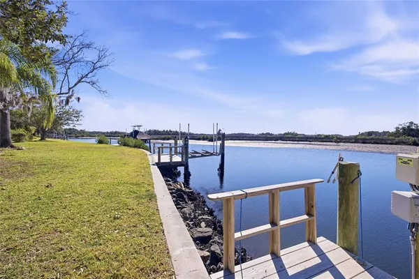 $260,000 | 11586 West Bayshore Drive, Unit 14, Crystal River, FL 34429