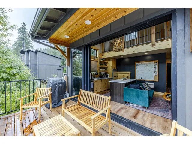 $529,900 | 50010 McKenzie Highway, Unit 2, Vida, OR 97488