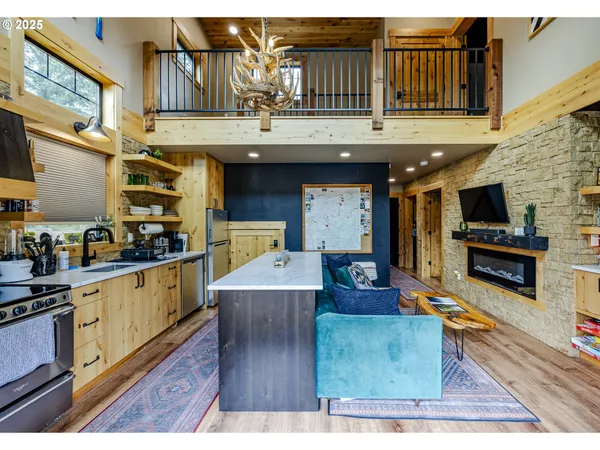 $500,000 | 50010 McKenzie Highway, Unit 2, Vida, OR 97488