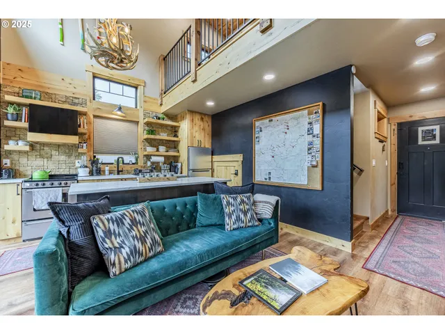 $529,900 | 50010 McKenzie Highway, Unit 2, Vida, OR 97488