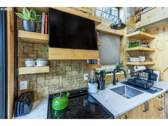 $529,900 | 50010 McKenzie Highway, Unit 2, Vida, OR 97488