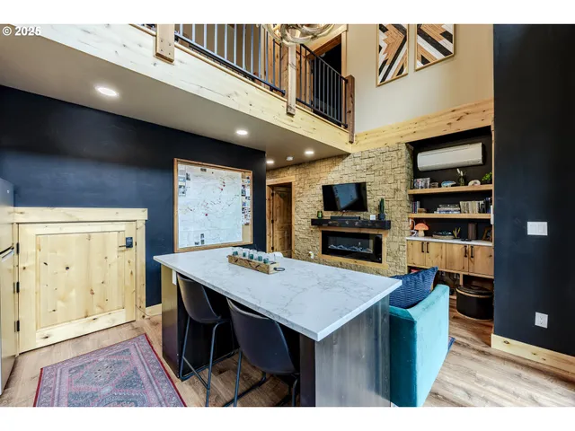 $529,900 | 50010 McKenzie Highway, Unit 2, Vida, OR 97488