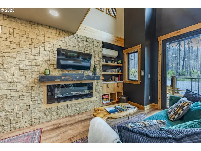 $529,900 | 50010 McKenzie Highway, Unit 2, Vida, OR 97488