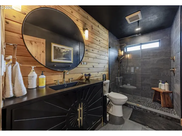 $500,000 | 50010 McKenzie Highway, Unit 2, Vida, OR 97488