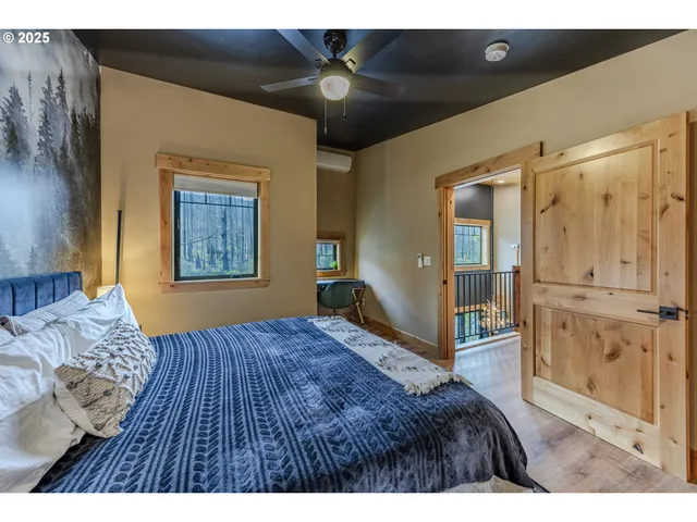 $529,900 | 50010 McKenzie Highway, Unit 2, Vida, OR 97488