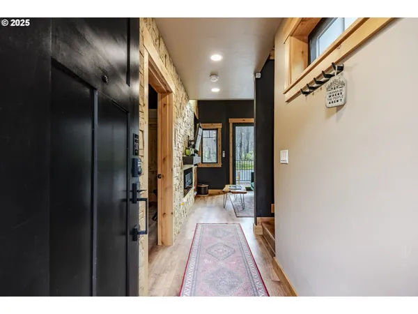 $500,000 | 50010 McKenzie Highway, Unit 2, Vida, OR 97488