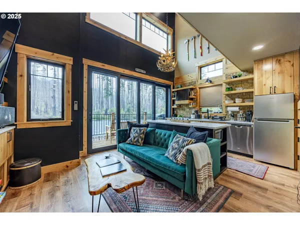 $500,000 | 50010 McKenzie Highway, Unit 2, Vida, OR 97488