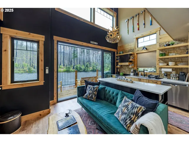 $529,900 | 50010 McKenzie Highway, Unit 2, Vida, OR 97488