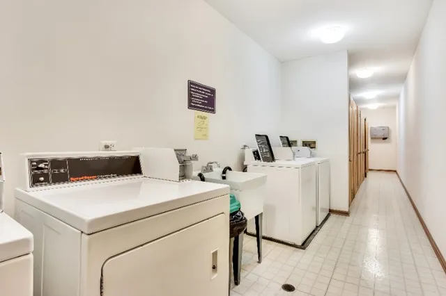 $1,450 | 57 East Hattendorf Avenue, Unit 206, Roselle, IL 60172