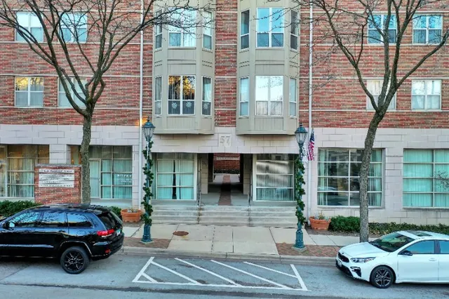 $1,450 | 57 East Hattendorf Avenue, Unit 206, Roselle, IL 60172