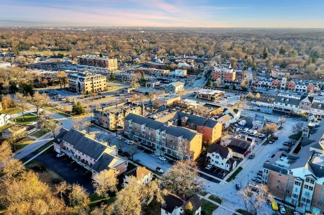 $1,450 | 57 East Hattendorf Avenue, Unit 206, Roselle, IL 60172