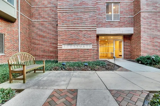 $1,450 | 57 East Hattendorf Avenue, Unit 206, Roselle, IL 60172