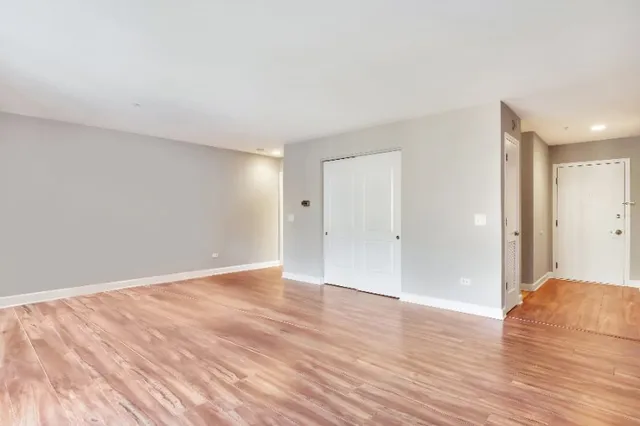 $1,450 | 57 East Hattendorf Avenue, Unit 206, Roselle, IL 60172