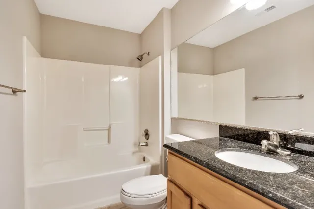 $1,450 | 57 East Hattendorf Avenue, Unit 206, Roselle, IL 60172