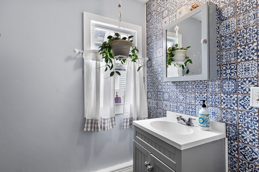 3 Lander Street Lynn, MA 01902 - Photo 15 of 25