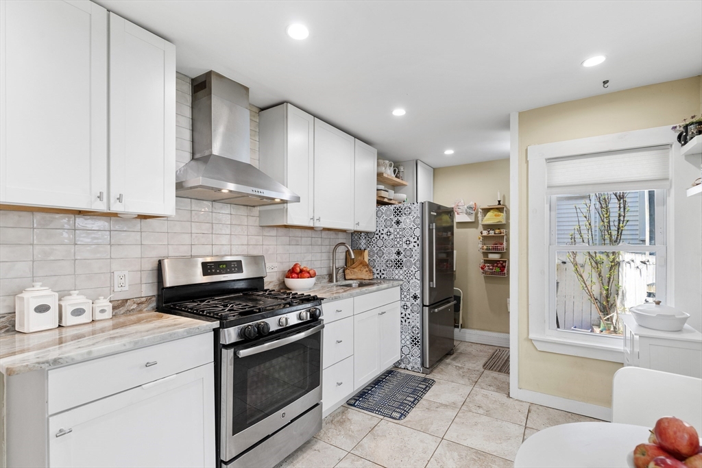 3 Lander Street Lynn, MA 01902 - Photo 4 of 25