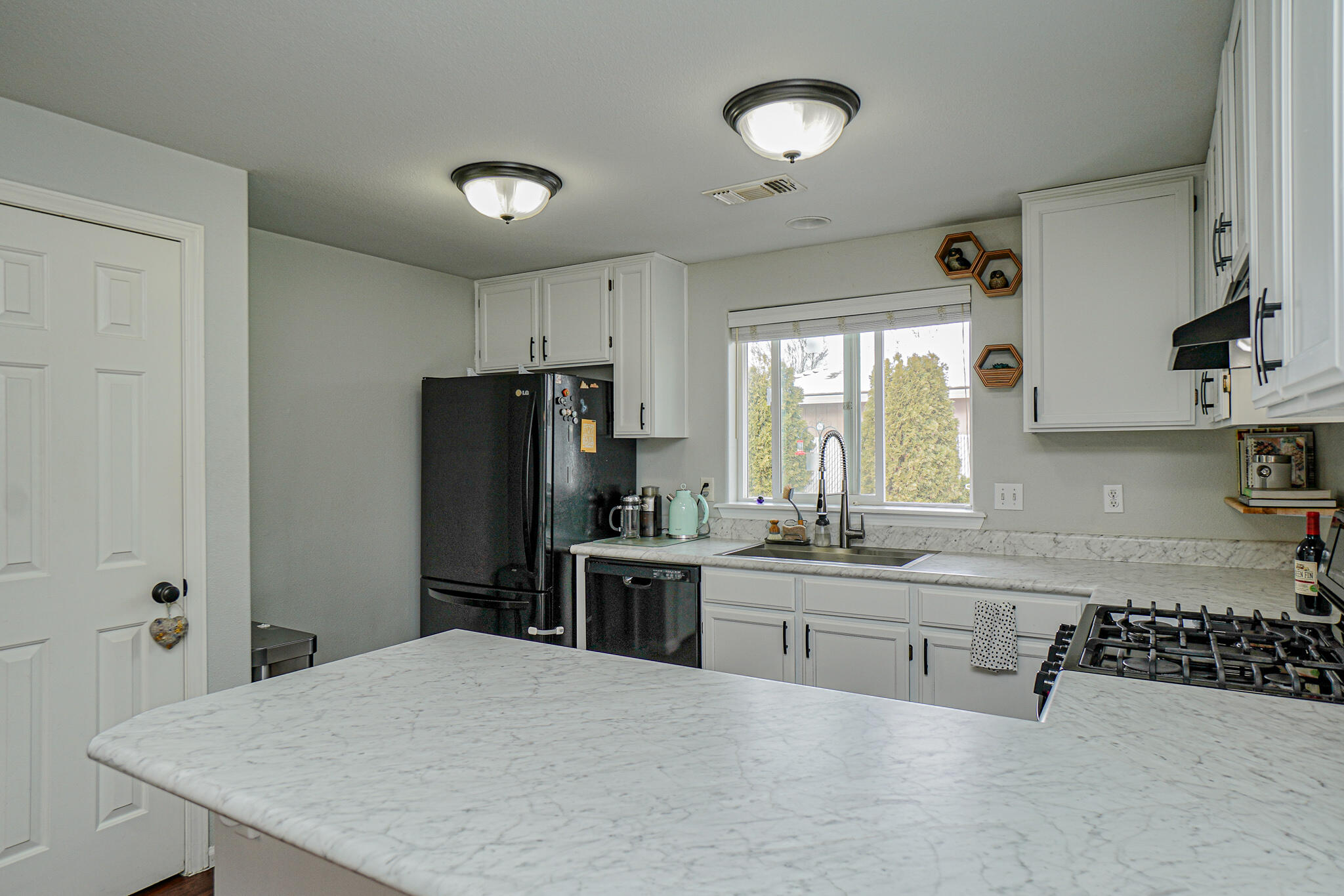 459 Montclair Way Eagle Point, OR 97524 - Photo 8 of 25 DSC07923