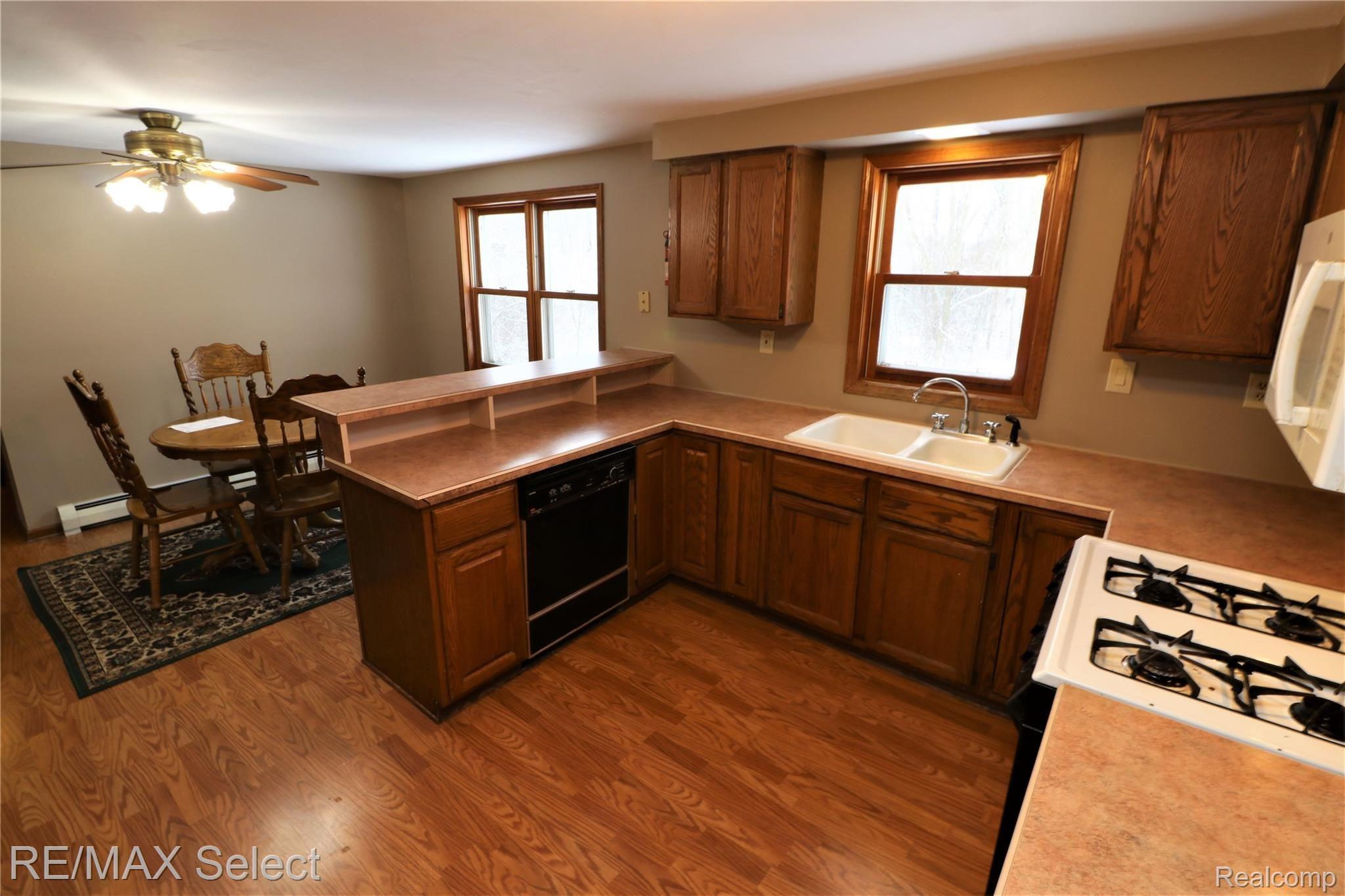10438 Rustic Rdg Lane Fenton, MI 48430 - Photo 9 of 28 IMG_0734.jpg