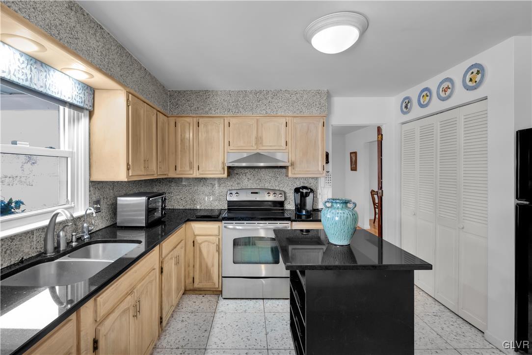 33 Alpine Drive Easton, PA 18045 - Photo 11 of 71 Kitchen