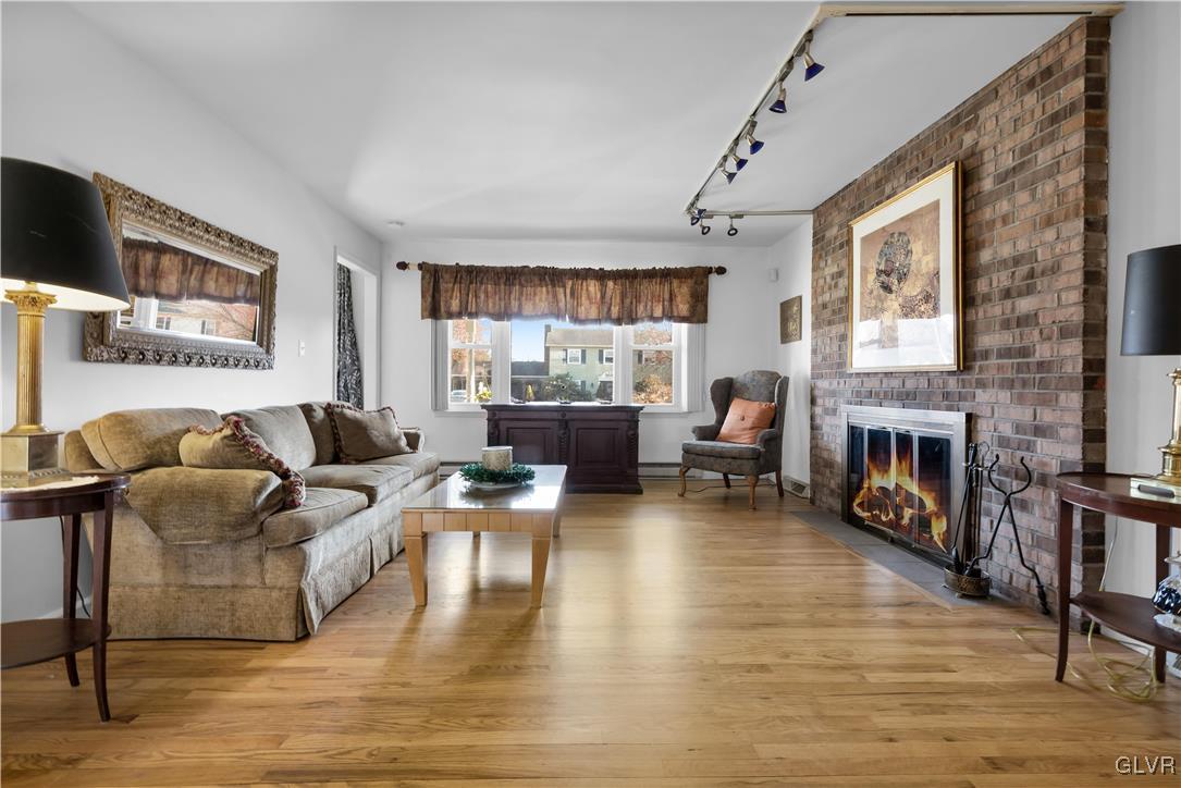 33 Alpine Drive Easton, PA 18045 - Photo 20 of 71 Family Room