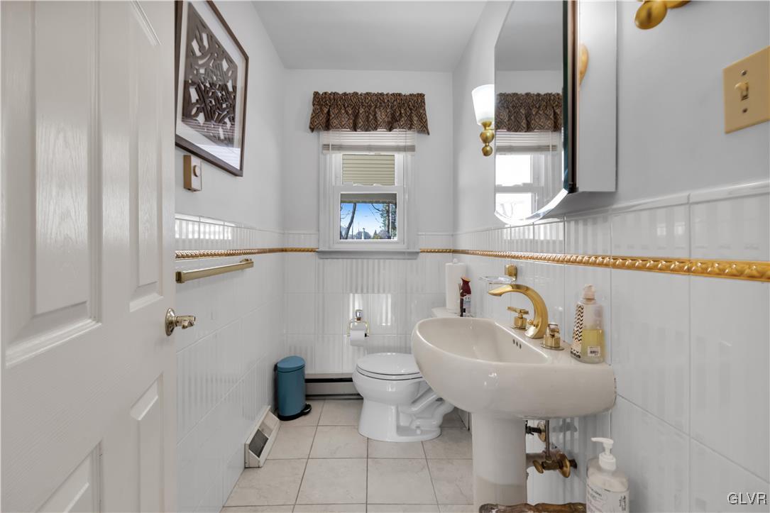 33 Alpine Drive Easton, PA 18045 - Photo 22 of 71 Half Bath (1st floor)