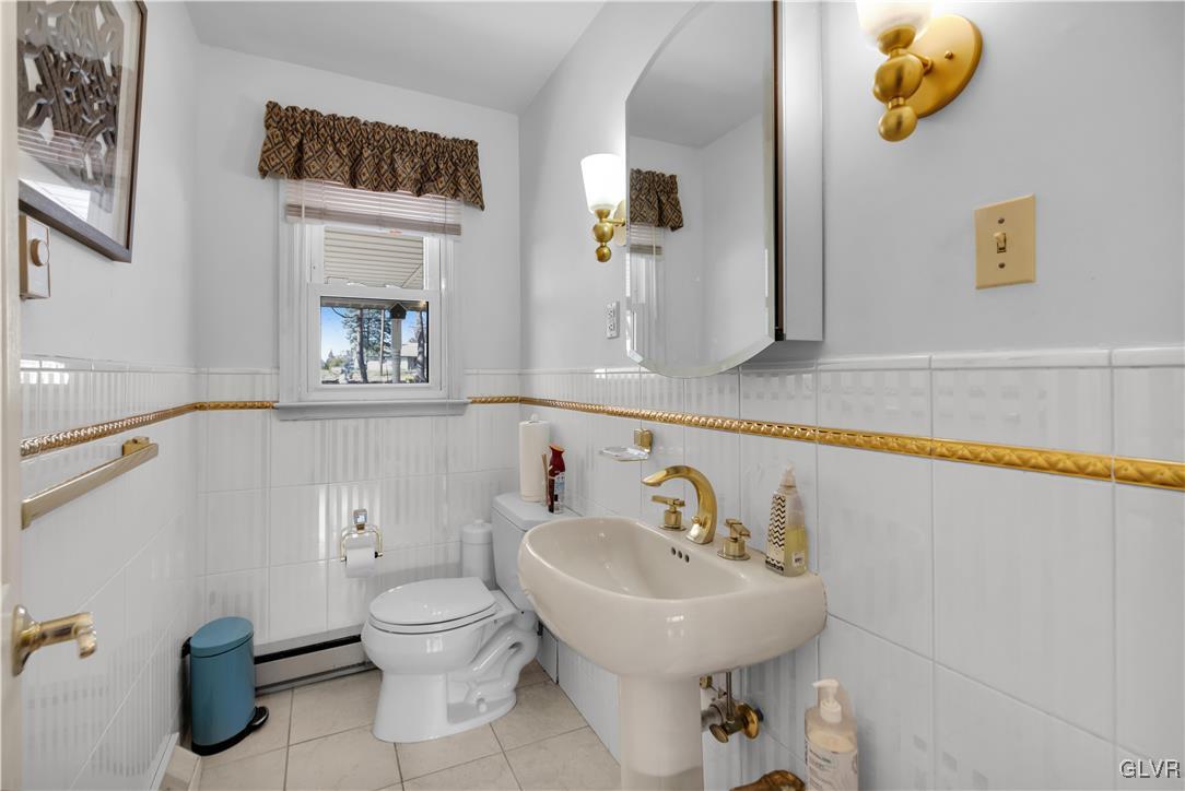 33 Alpine Drive Easton, PA 18045 - Photo 24 of 71 Half Bath (1st floor)