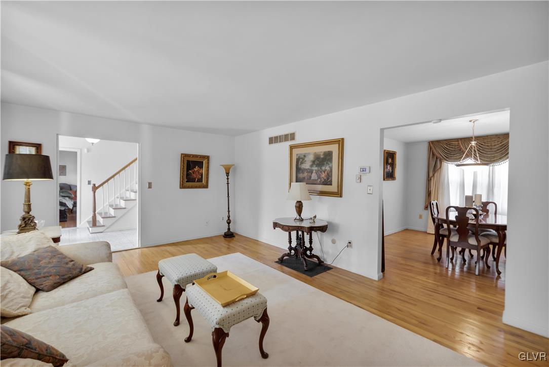 33 Alpine Drive Easton, PA 18045 - Photo 27 of 71 Living Room