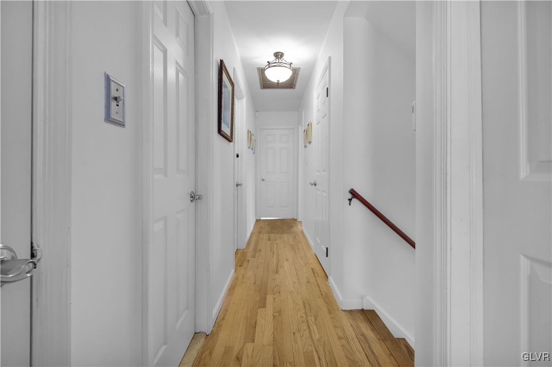 33 Alpine Drive Easton, PA 18045 - Photo 29 of 71 Hallway (2nd floor)