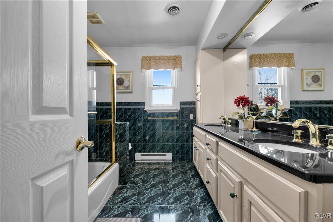 33 Alpine Drive Easton, PA 18045 - Photo 40 of 71 Full Bath