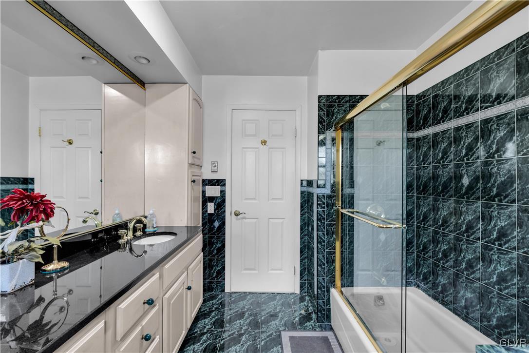 33 Alpine Drive Easton, PA 18045 - Photo 41 of 71 Full Bath