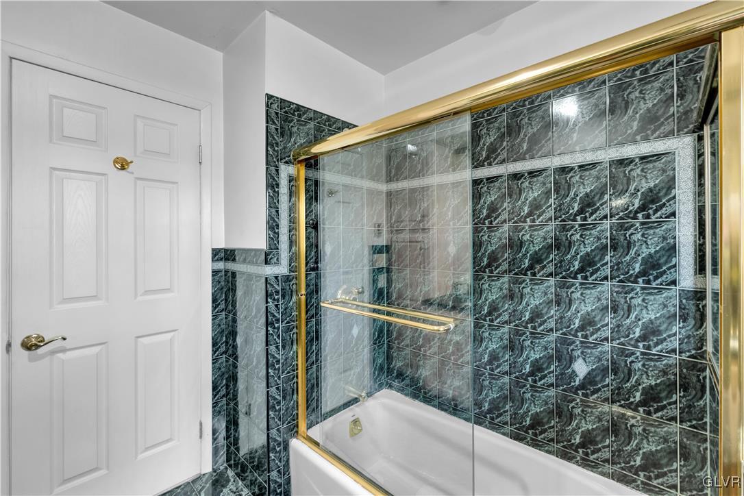 33 Alpine Drive Easton, PA 18045 - Photo 42 of 71 Full Bath