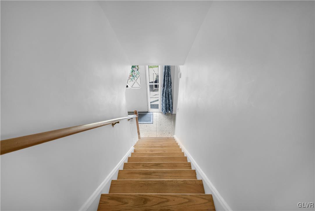 33 Alpine Drive Easton, PA 18045 - Photo 49 of 71 Going Downstairs