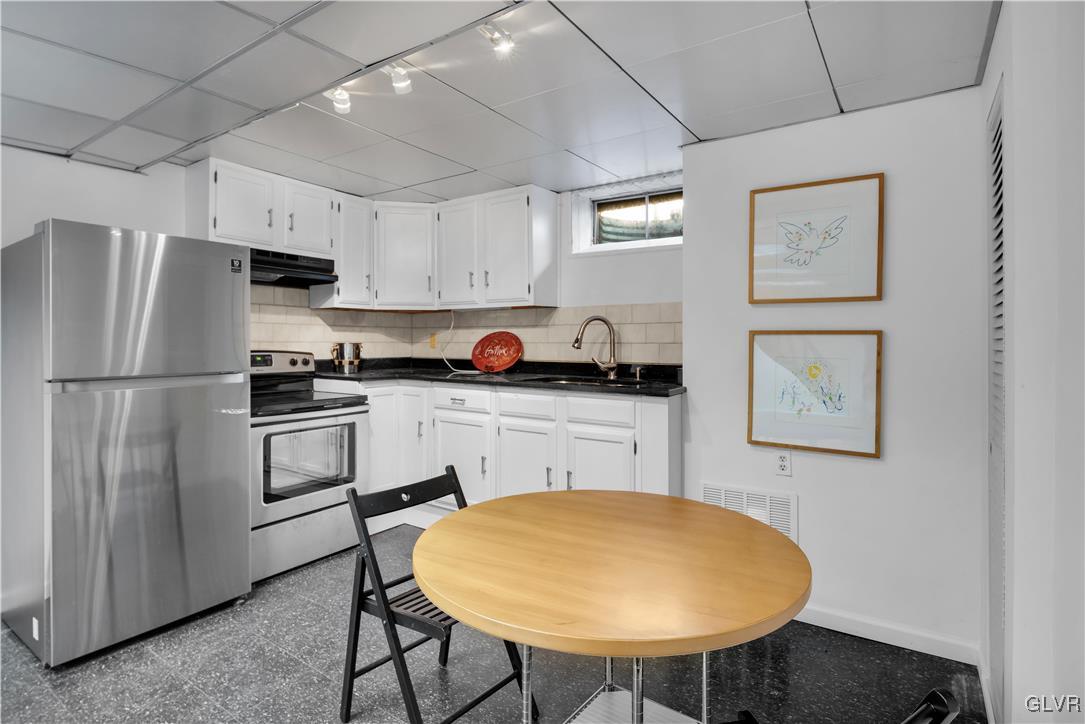 33 Alpine Drive Easton, PA 18045 - Photo 54 of 71 Summer Kitchen