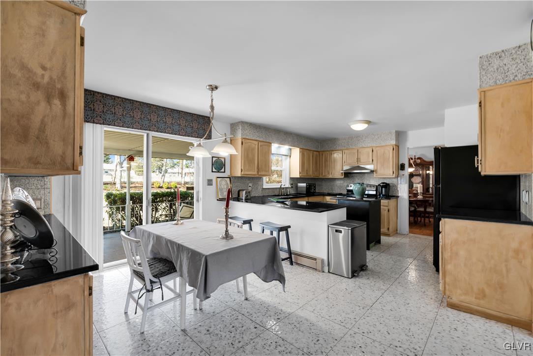 33 Alpine Drive Easton, PA 18045 - Photo 8 of 71 Eating area/Kitchen