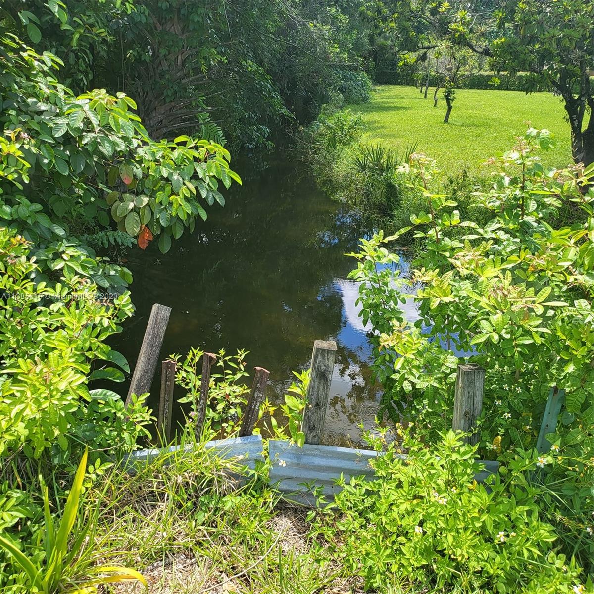 915 B Road Loxahatchee, FL 33470 - Photo 10 of 42 a view of a garden with plants