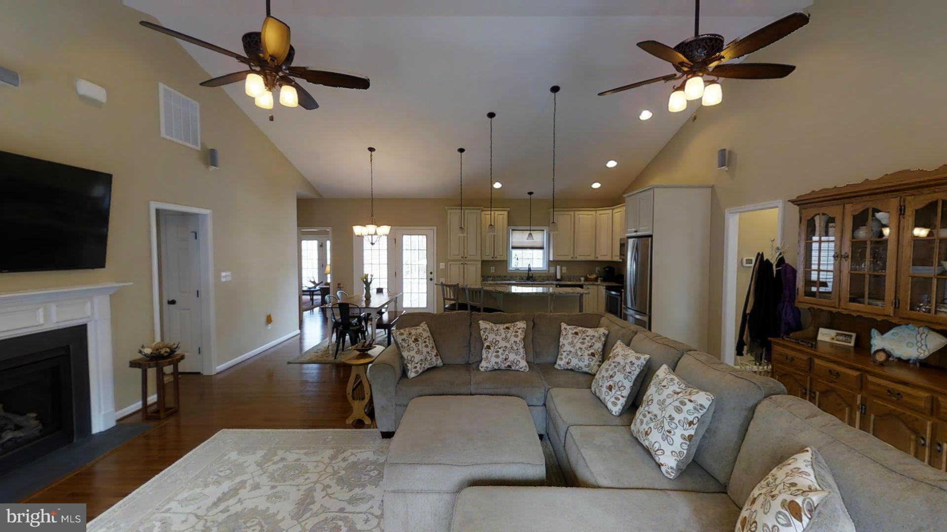 1922 Longfield Road Colonial Beach, VA 22443 - Photo 7 of 30 Living Room