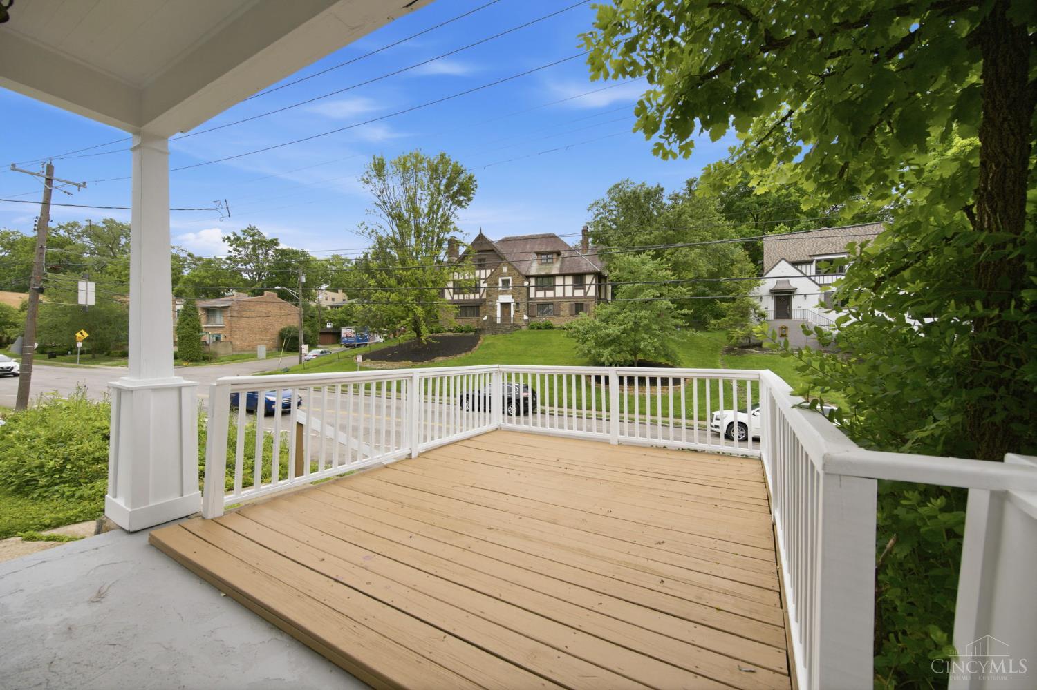 3262 Linwood Avenue Cincinnati, OH 45208 - Photo 6 of 53
