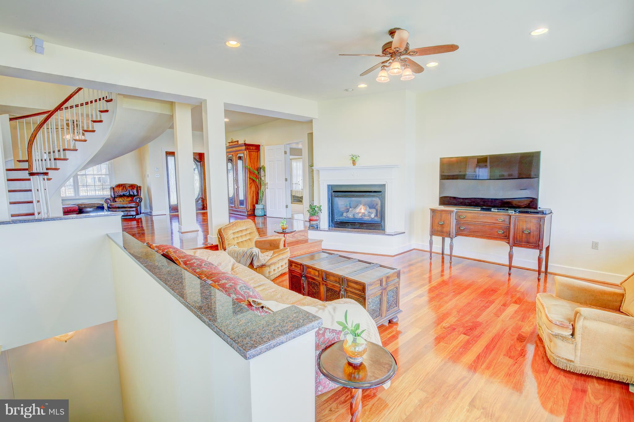1727 Grandview Road Pasadena, MD 21122 - Photo 12 of 28 Living Room