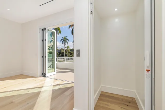 $15,000 | 261 Royal Poinciana Way, Palm Beach, FL 33480