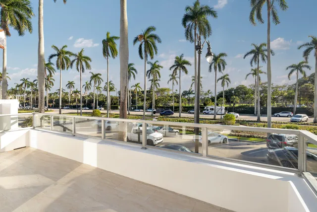 $15,000 | 261 Royal Poinciana Way, Palm Beach, FL 33480