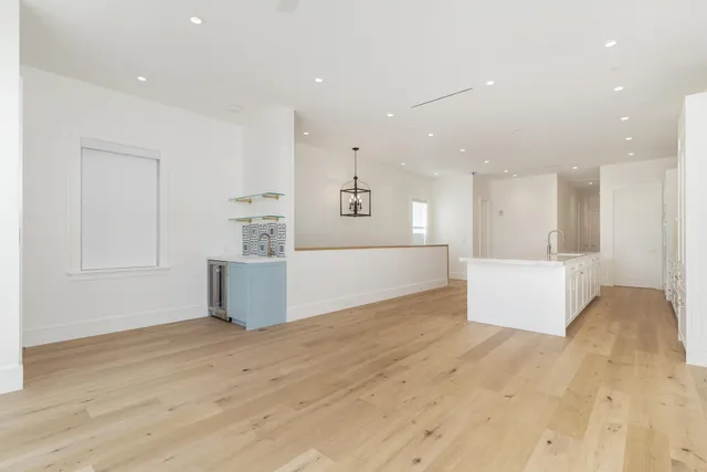 $15,000 | 261 Royal Poinciana Way, Palm Beach, FL 33480